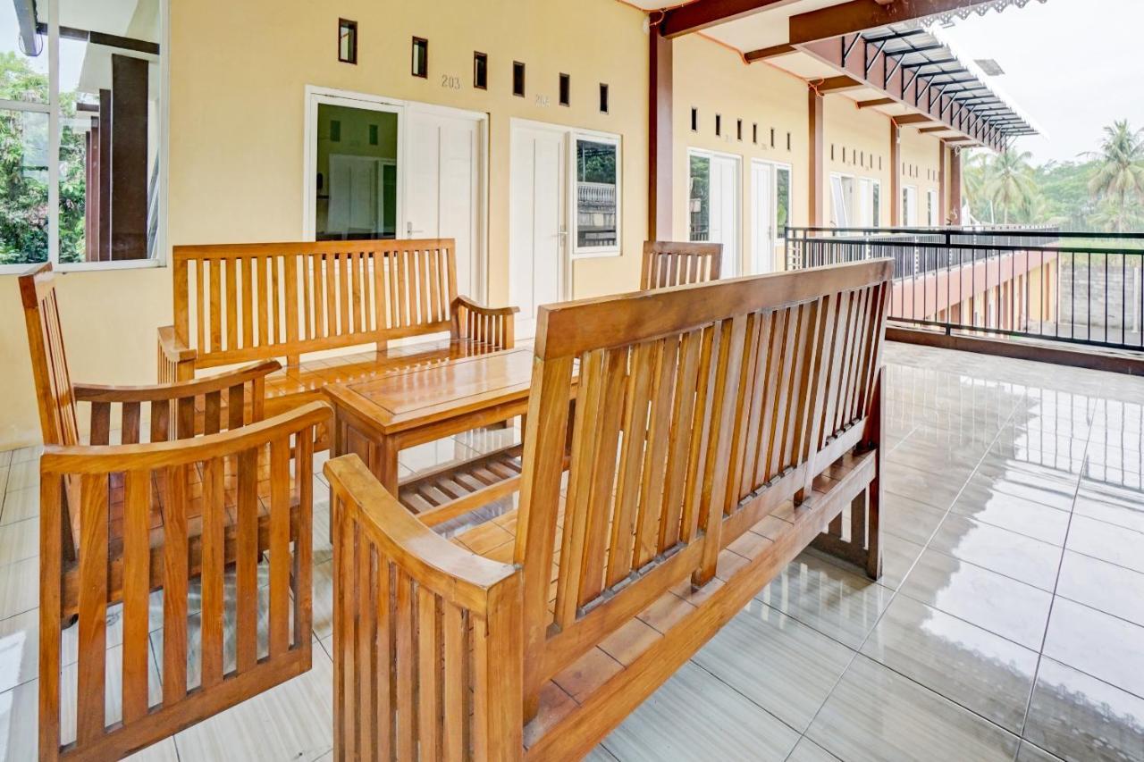 Oyo 3298 Bromo Guest House Family Malang Kültér fotó