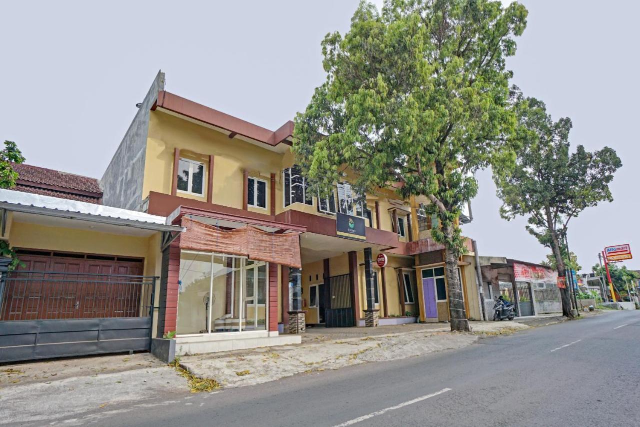 Oyo 3298 Bromo Guest House Family Malang Kültér fotó
