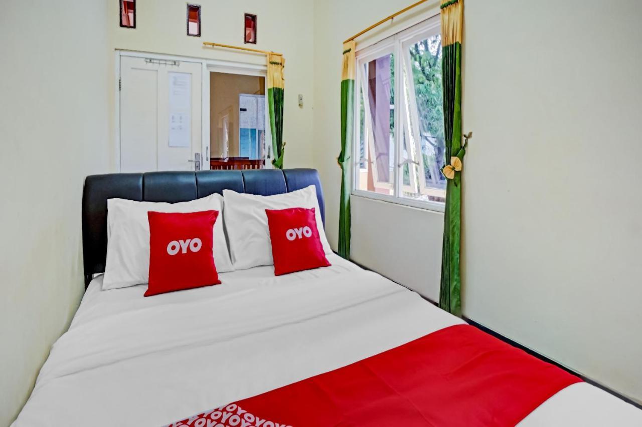 Oyo 3298 Bromo Guest House Family Malang Kültér fotó