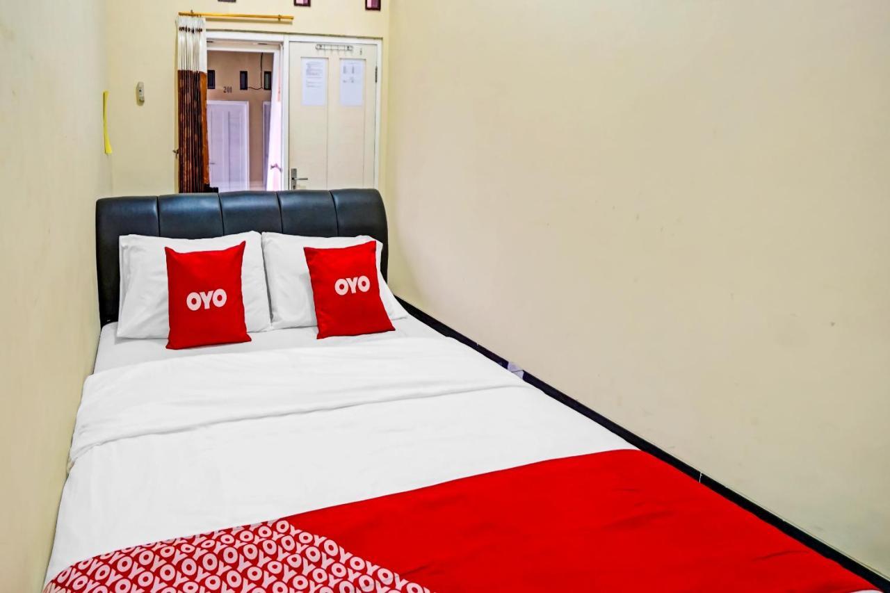 Oyo 3298 Bromo Guest House Family Malang Kültér fotó